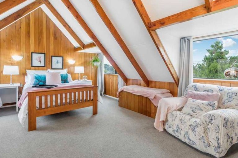 Photo of property in 1 Gails Drive, Okura, Auckland, 0792