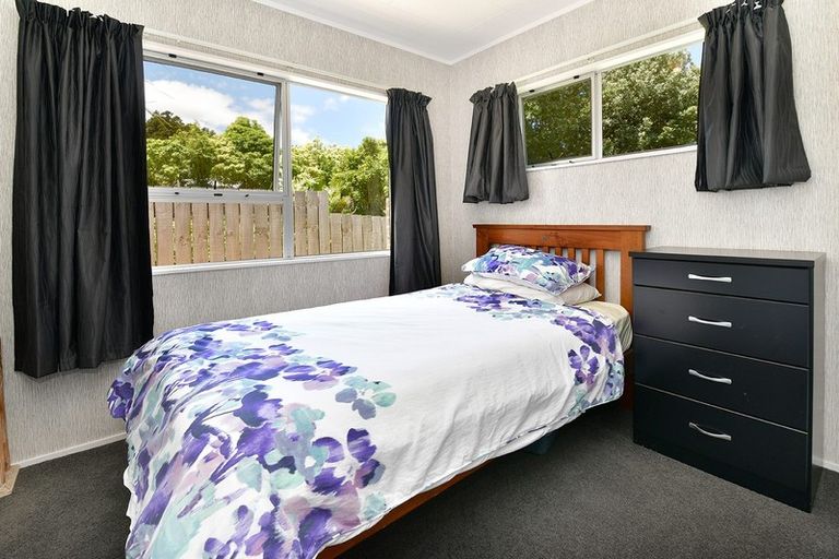 Photo of property in 6 Hand Road, Helensville, 0800