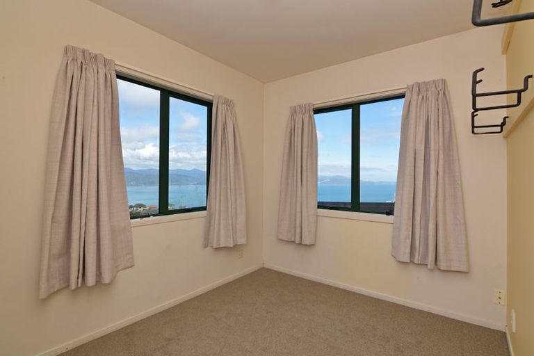 Photo of property in 6a Sunhaven Drive, Newlands, Wellington, 6037