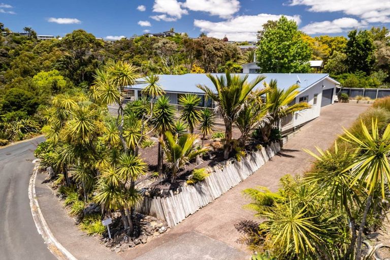 Photo of property in 1 Waterview Place, Haruru, 0204