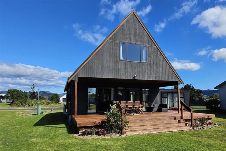 Photo of property in 135 Harbour Drive, Matarangi, Whitianga, 3592