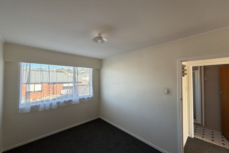 Photo of property in 2/62 Tiroroa Avenue, Te Atatu South, Auckland, 0610