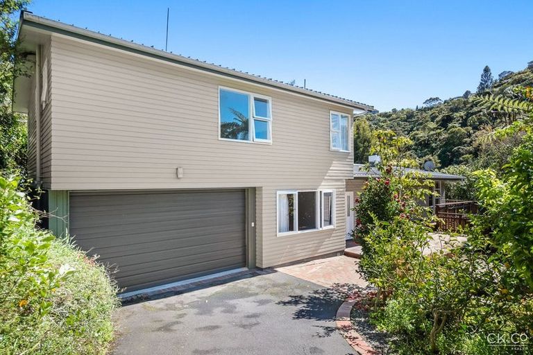 Photo of property in 18 Harbour View Road, Harbour View, Lower Hutt, 5010