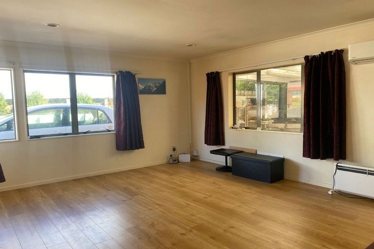 Photo of property in 10 Wheaton Place, Glen Eden, Auckland, 0602