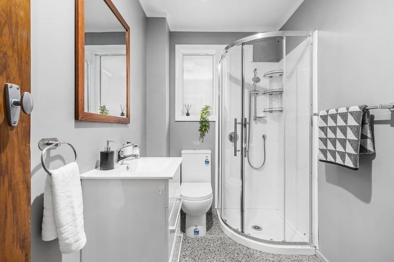 Photo of property in 2/246 Main Road, Tawa, Wellington, 5028