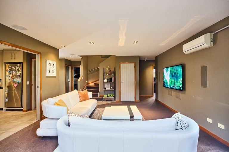 Photo of property in 17 Fernloche Place, Flat Bush, Auckland, 2016