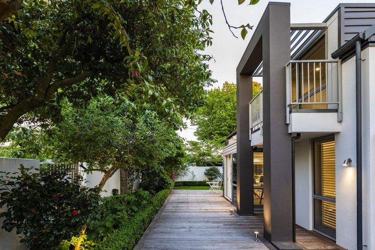 Photo of property in 17 Helmores Lane, Merivale, Christchurch, 8014