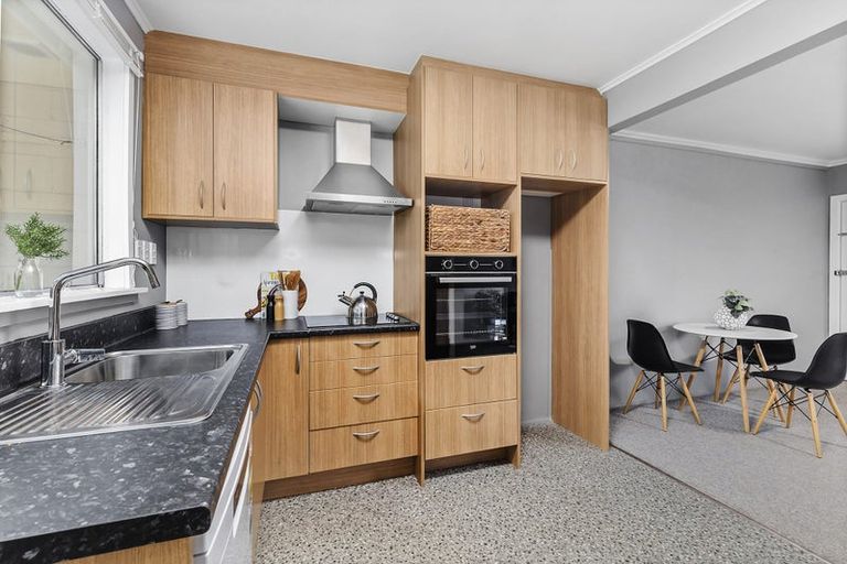 Photo of property in 2/246 Main Road, Tawa, Wellington, 5028