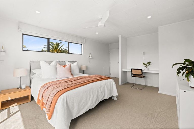 Photo of property in 42 Busby Hill, Havelock North, 4130