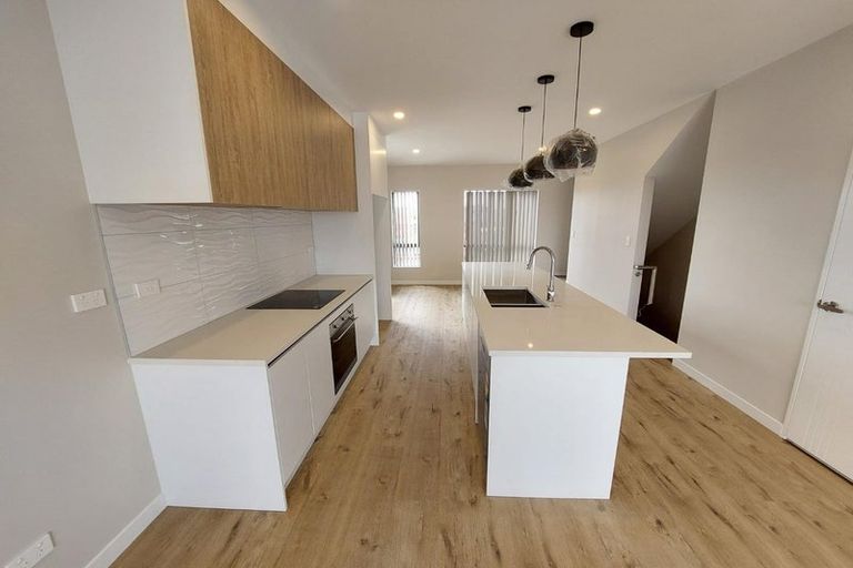 Photo of property in 1/58 Te Atatu Road, Te Atatu South, Auckland, 0610