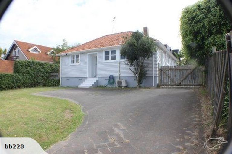 Photo of property in 228 Hurstmere Road, Takapuna, Auckland, 0622