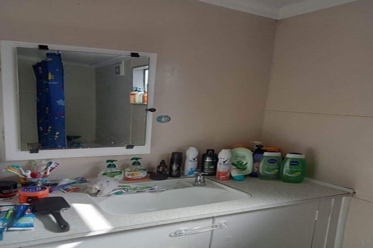 Photo of property in 5 Domett Street, Waitara, 4320