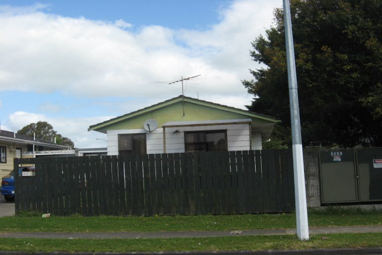 Photo of property in 1/2 Burundi Avenue, Clendon Park, Auckland, 2103