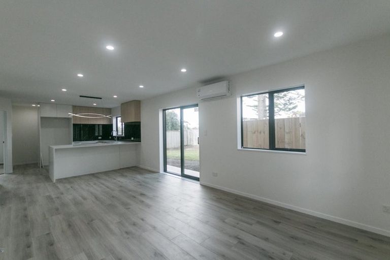 Photo of property in 17e Martin Place, Kelston, Auckland, 0602