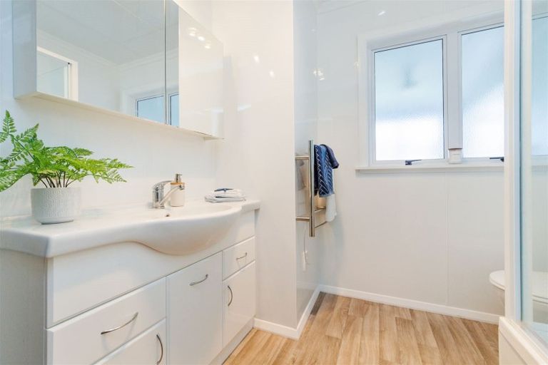 Photo of property in 18 Roore Street, Foxton Beach, Foxton, 4815