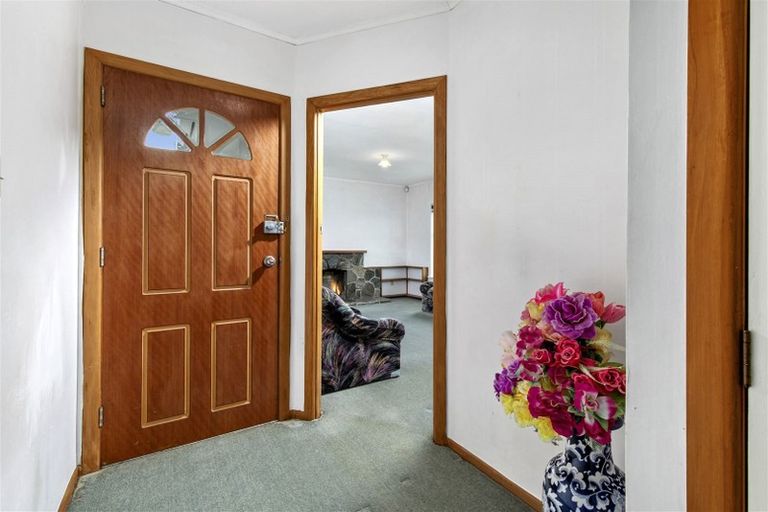 Photo of property in 1/30 Weldene Avenue, Glenfield, Auckland, 0629