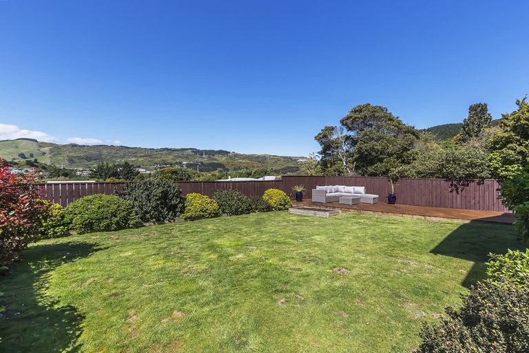 Photo of property in 13 Saint Edmund Crescent, Tawa, Wellington, 5028