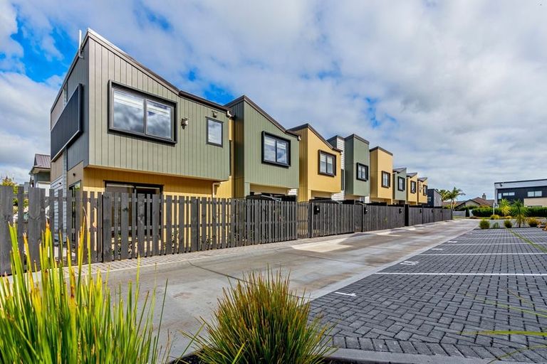 Photo of property in 5/3 Pinefield Road, Whenuapai, Auckland, 0618