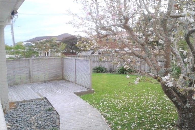 Photo of property in 51 Devon Road, Bucklands Beach, Auckland, 2012