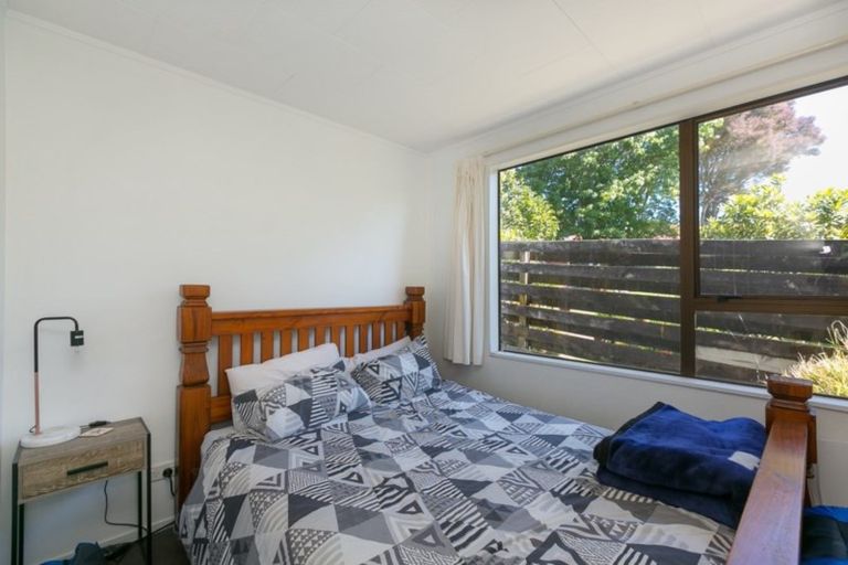 Photo of property in 43 Riversdale Drive, Merrilands, New Plymouth, 4312