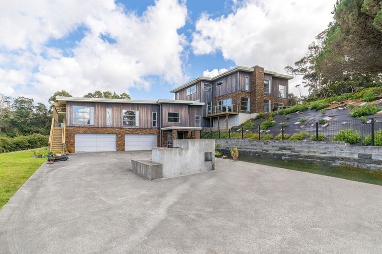 Photo of property in 42 Merewhira Road, Paremoremo, Albany, 0793