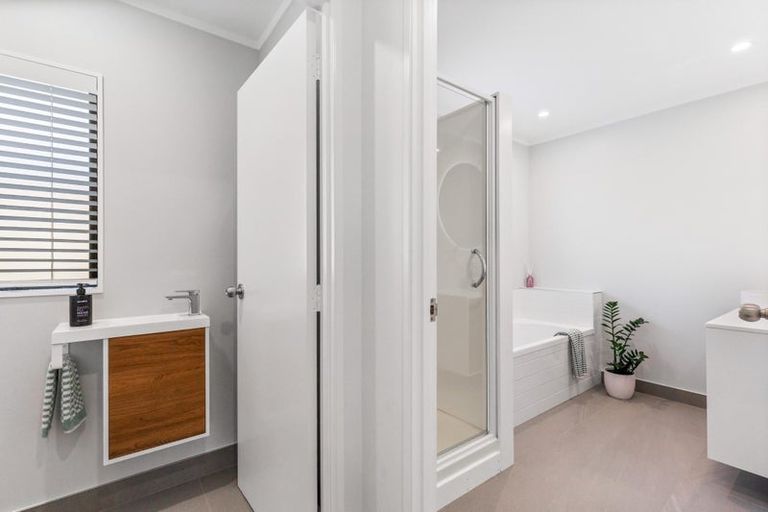 Photo of property in 22 Matisse Drive, West Harbour, Auckland, 0618