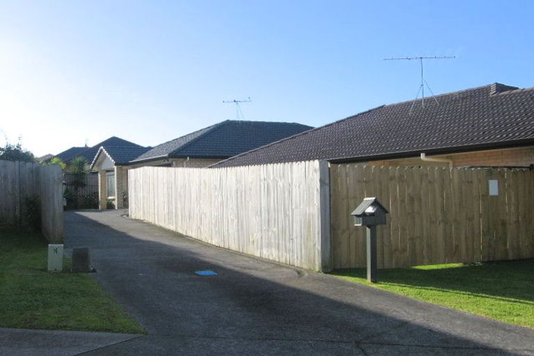 Photo of property in 9 Ballydonegan Rise, East Tamaki, Auckland, 2013