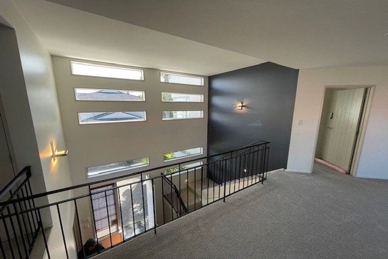 Photo of property in 2/16 Tobruk Crescent, Milford, Auckland, 0620