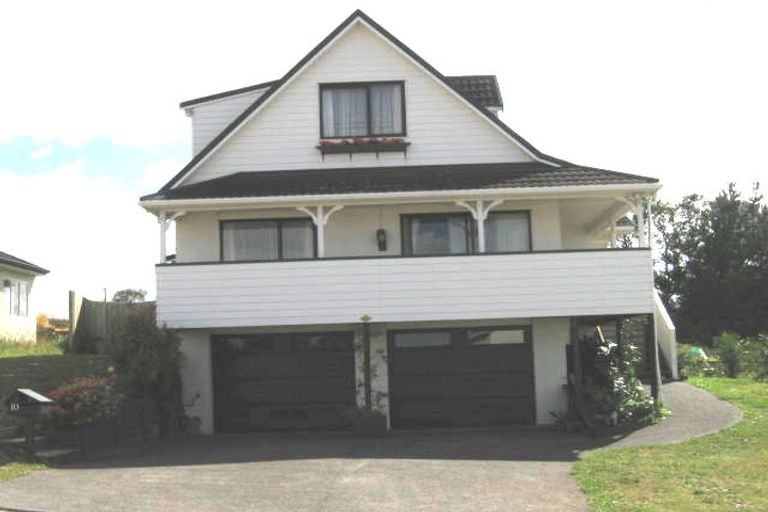 Photo of property in 10 Highgrove Lane, Totara Vale, Auckland, 0632