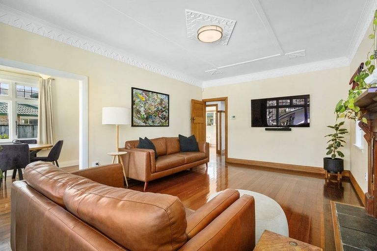 Photo of property in 1d Kereru Bend, Tawa, Wellington, 5028