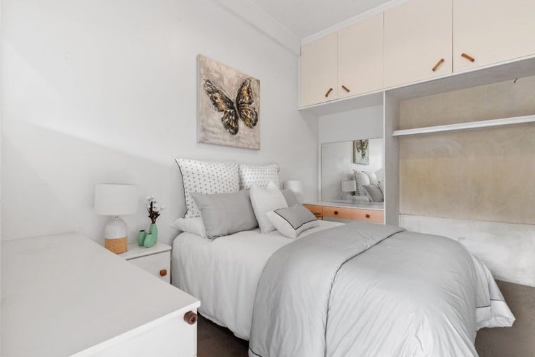 Photo of property in 1/918 Beach Road, Waiake, Auckland, 0630