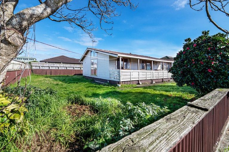 Photo of property in 1 Norman Spencer Drive, Papatoetoe, Auckland, 2104