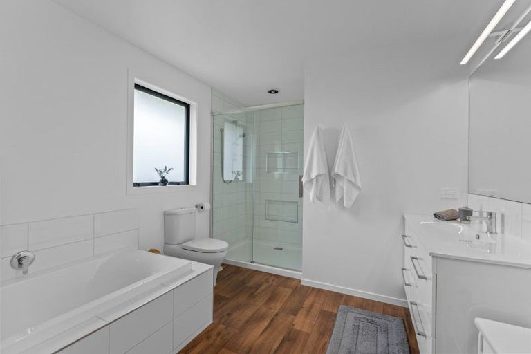 Photo of property in 17 Mallard Drive, Waihola, Milton, 9073