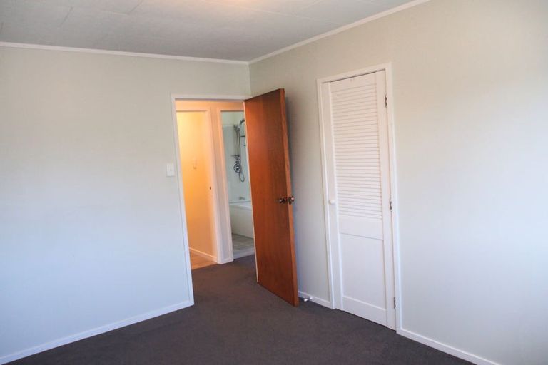 Photo of property in 8 Katrina Place, Massey, Auckland, 0614