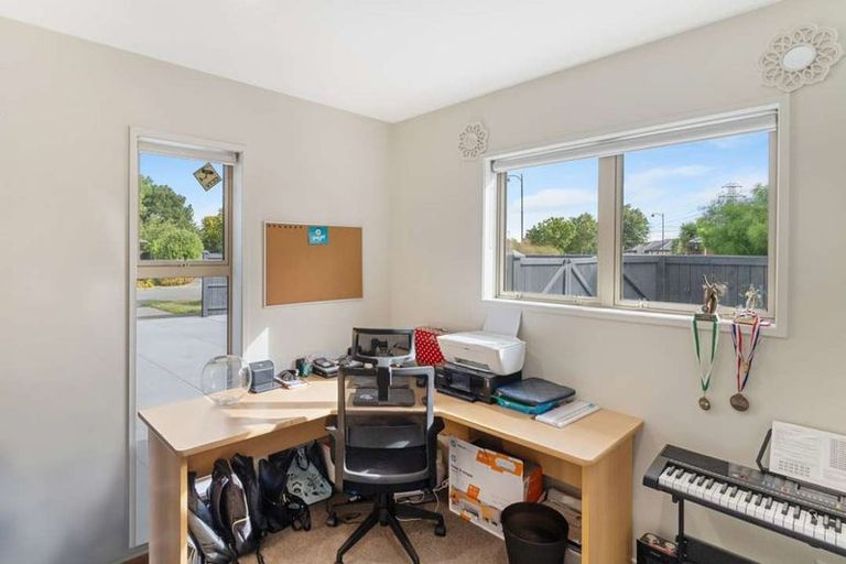 Photo of property in 15 Little Oaks Drive, Yaldhurst, Christchurch, 8042