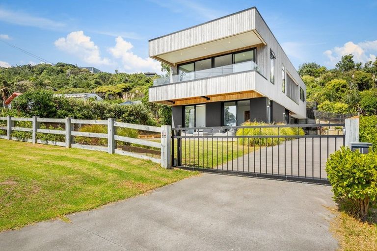 Photo of property in 11 Edwin Mitchelson Road, Muriwai, Waimauku, 0881