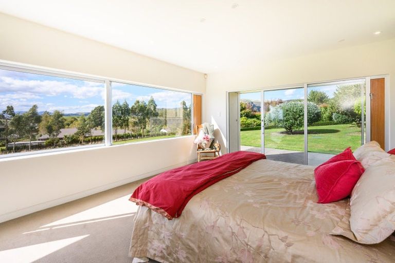 Photo of property in 17 Oram Drive, Turitea, Palmerston North, 4472