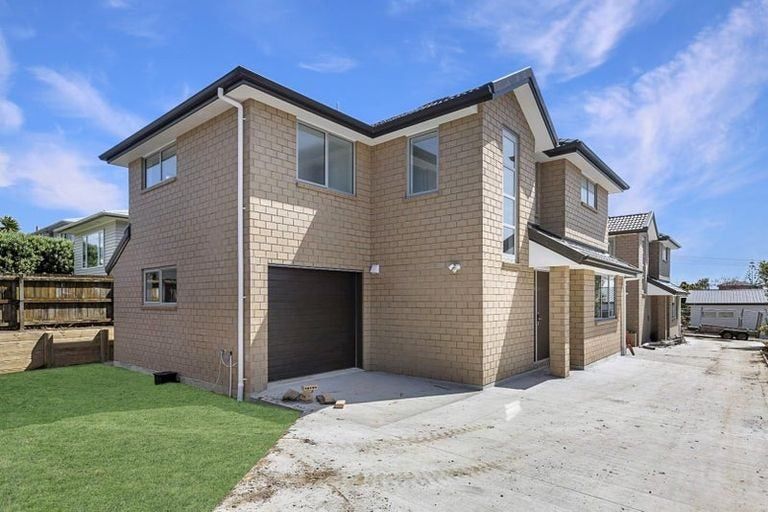 Photo of property in 47b Lynwood Road, New Lynn, Auckland, 0600