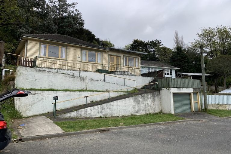 Photo of property in 28 Kopara Grove, Stokes Valley, Lower Hutt, 5019