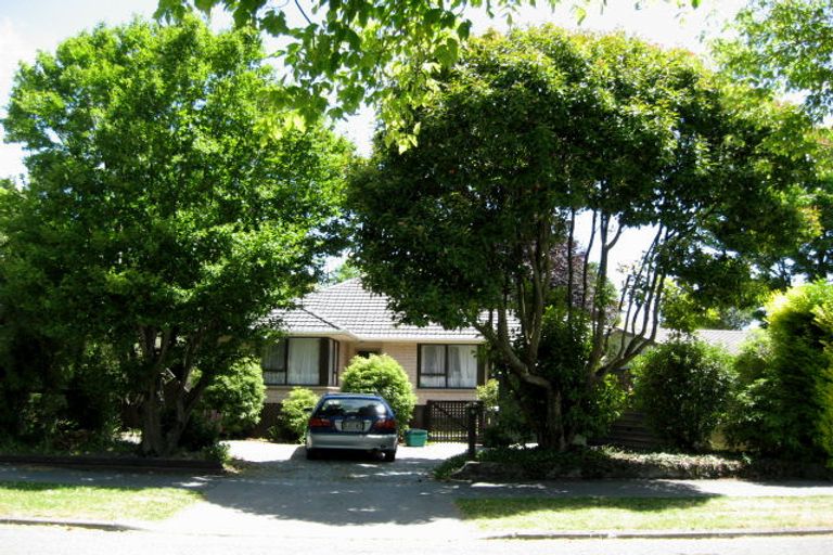 Photo of property in 11 Pinehurst Crescent, Russley, Christchurch, 8042