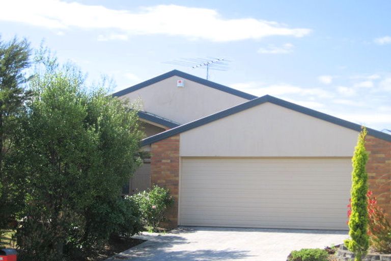 Photo of property in 92 Fernhill Way, Oteha, Auckland, 0632