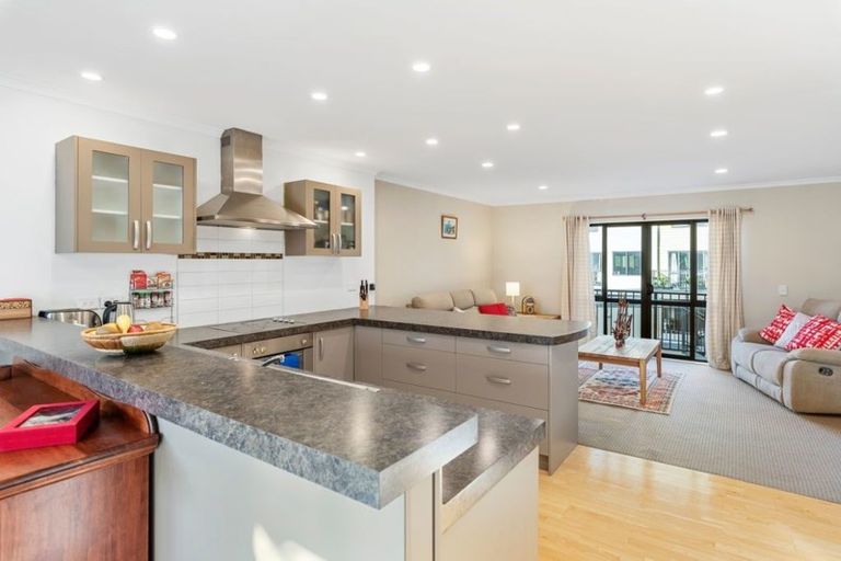 Photo of property in Te Kakariki Apartments, 3/8 Wellington Road, Paekakariki, 5034