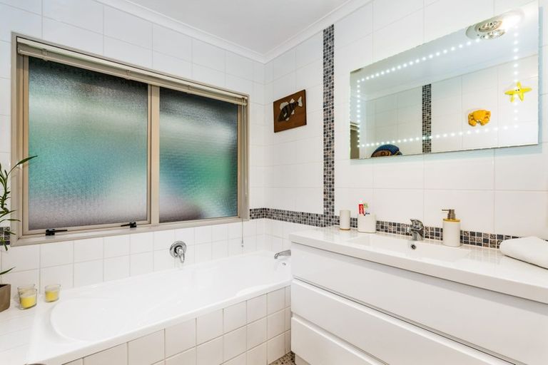 Photo of property in 18 Waitaua Road, Kauri, Kamo, 0185