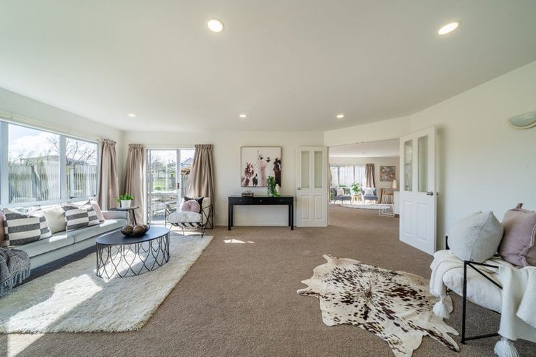 Photo of property in 12 Lanyon Place, Whitby, Porirua, 5024