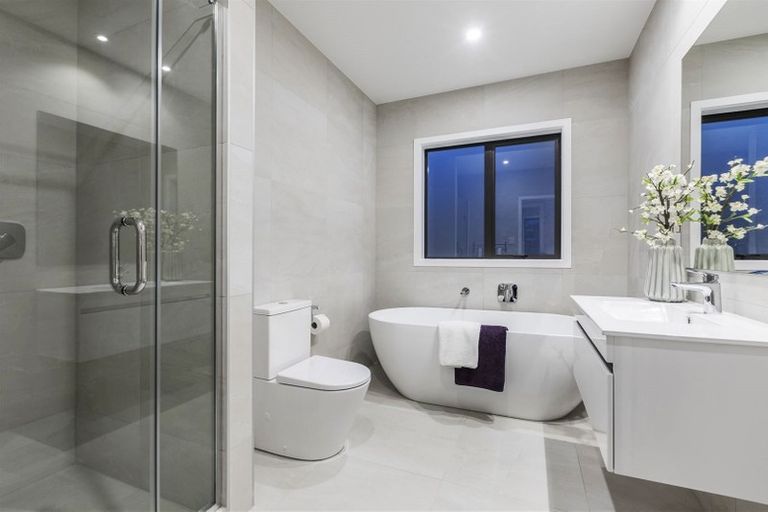 Photo of property in 8 Vogwill Road, Kumeu, 0810