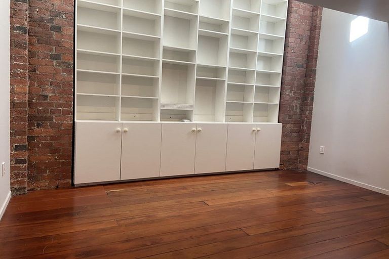 Photo of property in Courtenay Mews Apartments, 5/14 Alpha Street, Te Aro, Wellington, 6011