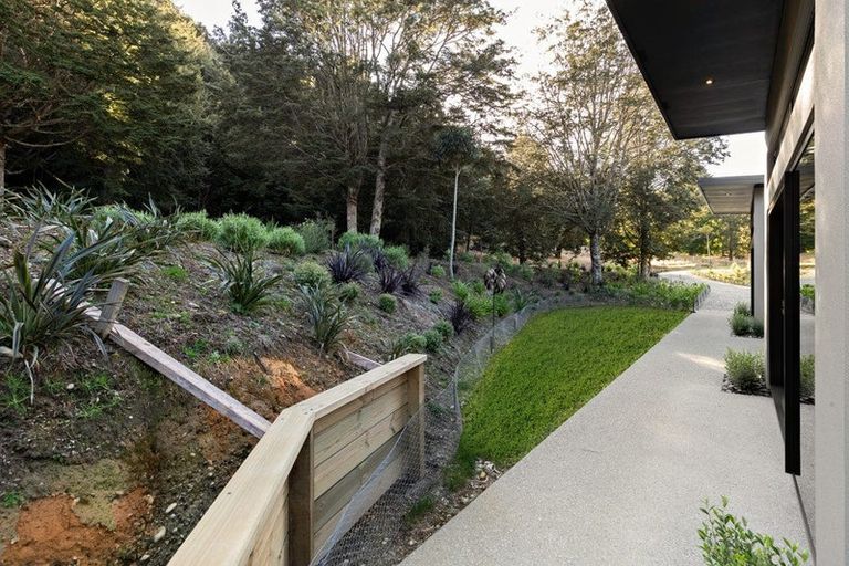 Photo of property in 13 Arbor Lane, Mount Creighton, Queenstown, 9371