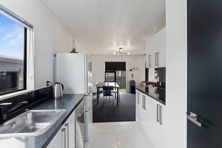 Photo of property in 14 Hurley Road, Paraparaumu Beach, Paraparaumu, 5032