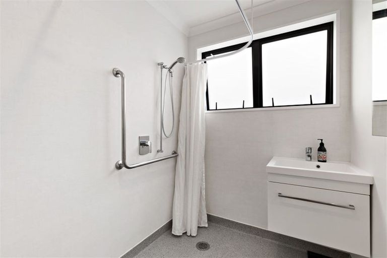 Photo of property in 1/164 Edgeware Road, Edgeware, Christchurch, 8013