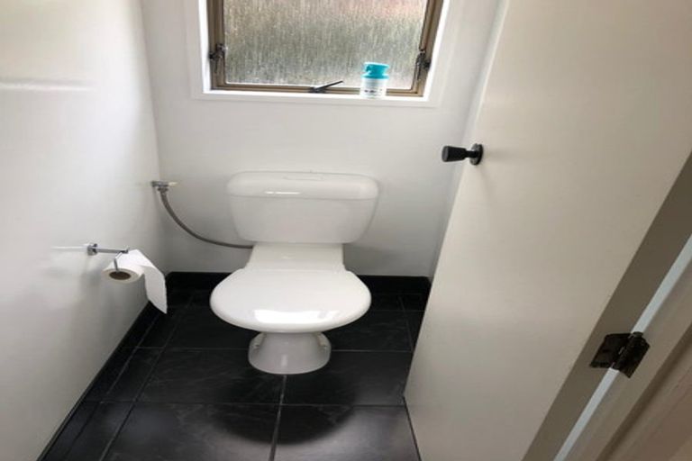 Photo of property in 9 Darren Crescent, Half Moon Bay, Auckland, 2012